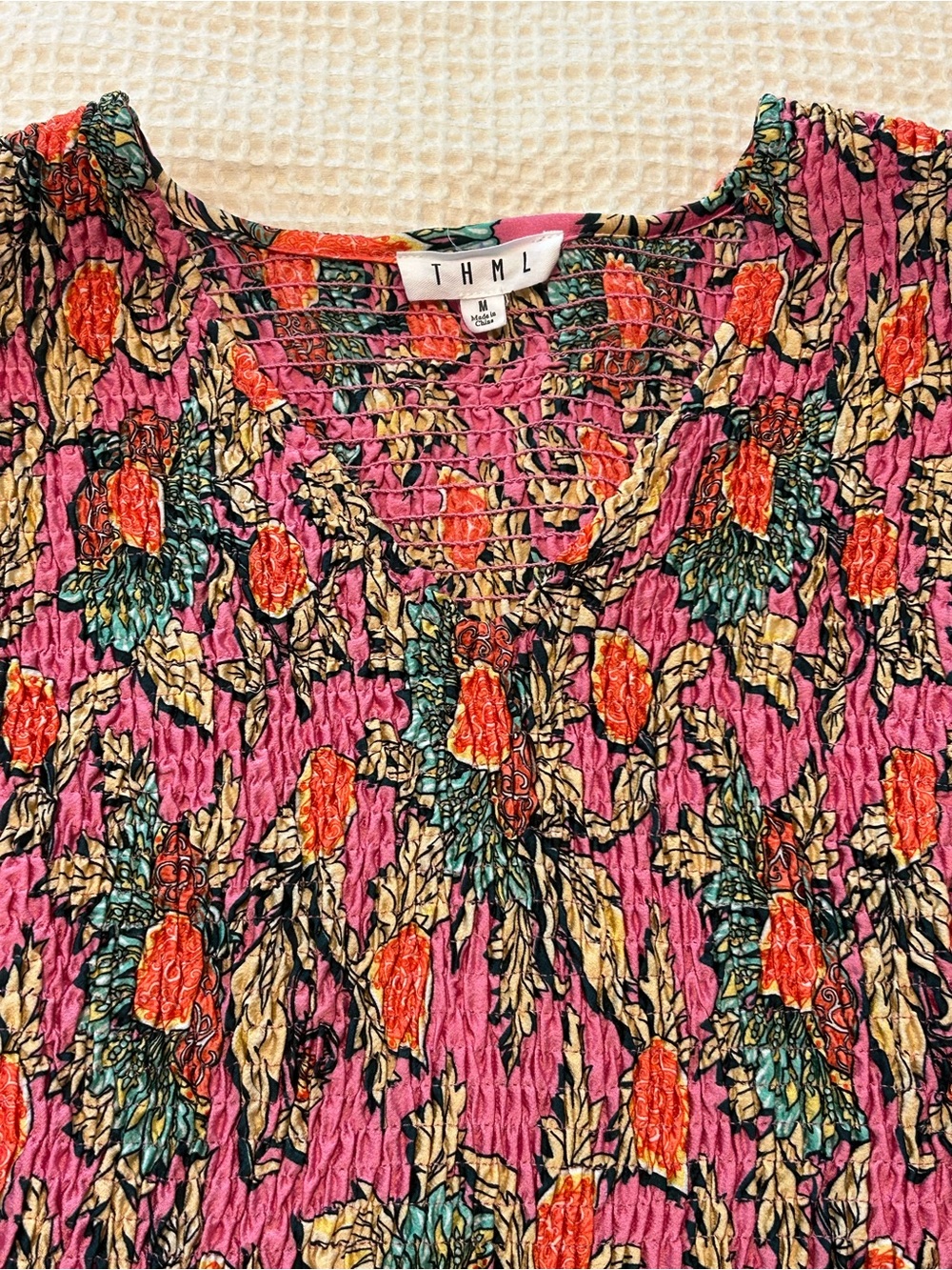 THML smocked gorgeous top - Picture 3 of 6